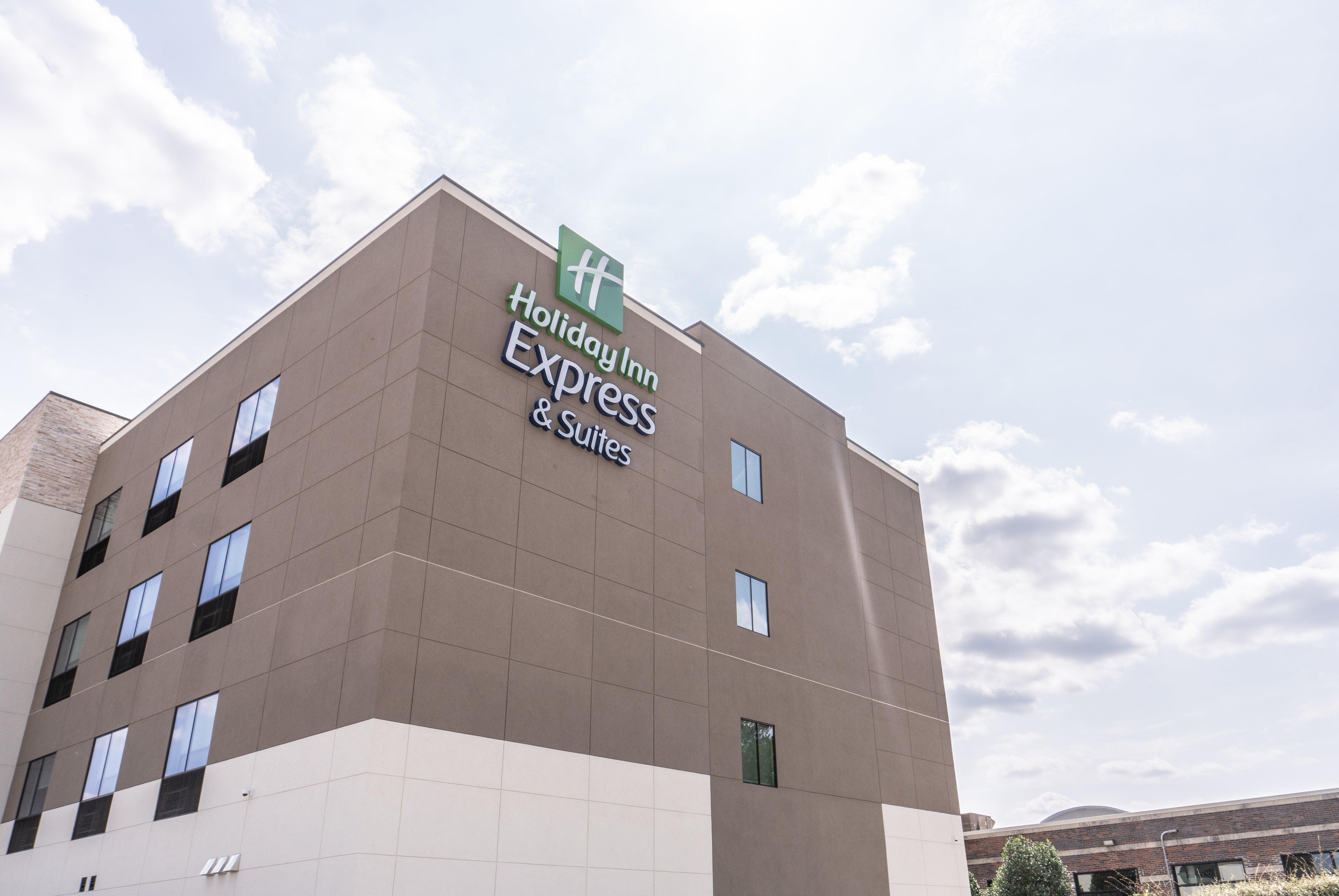 Holiday Inn Express & Suites - Birmingham - Homewood Exterior photo