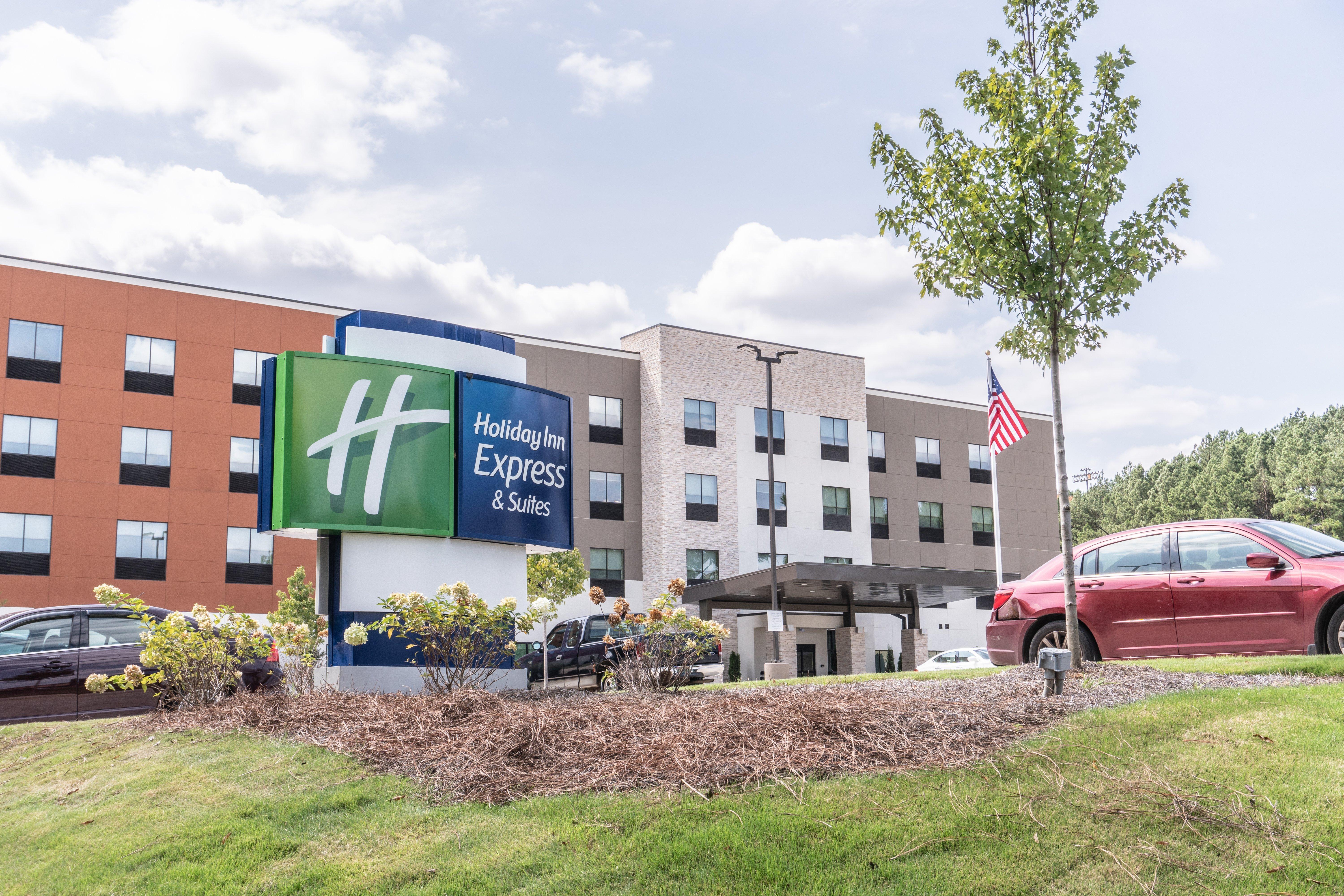 Holiday Inn Express & Suites - Birmingham - Homewood Exterior photo